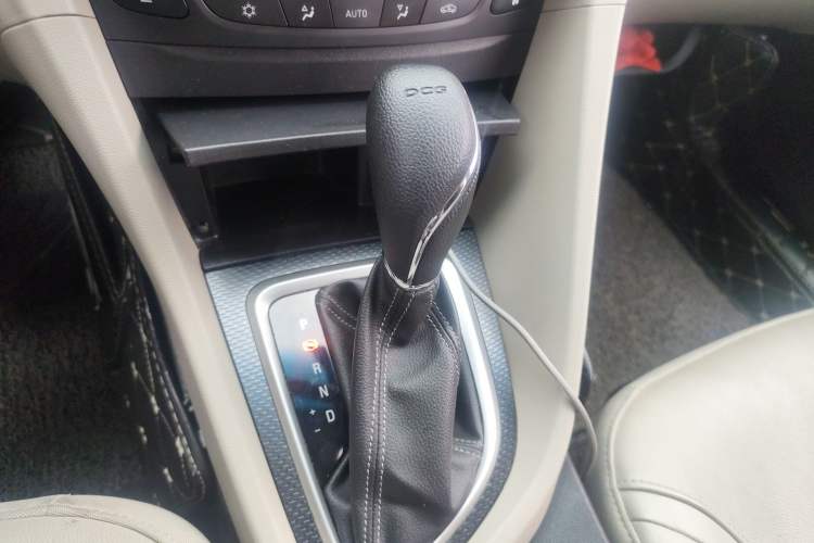 Used Buick GT 2019 15T Dual-Clutch Connected Elite Model China VI Gear Lever