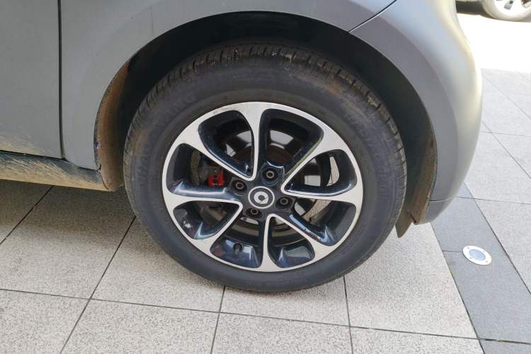 Used smart fortwo 2015 1.0L 52 kW Hardtop Passion Edition Right Front Wheel Hub