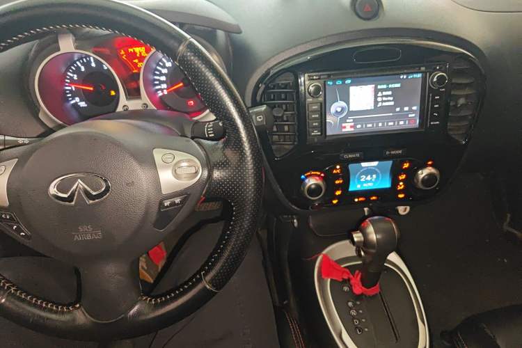 Used Infiniti ESQ 2014 1.6L Spontaneous Edition Audio And AC Panel