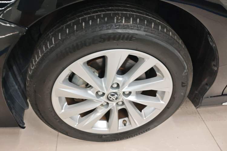 Used Toyota Camry 2023 2.0G Luxury Edition Left Front Wheel Hub