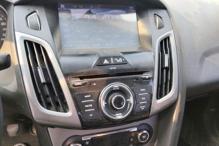 Used Ford Focus 2012 Sedan 1.6L Manual Fashion Edition Audio And AC Panel