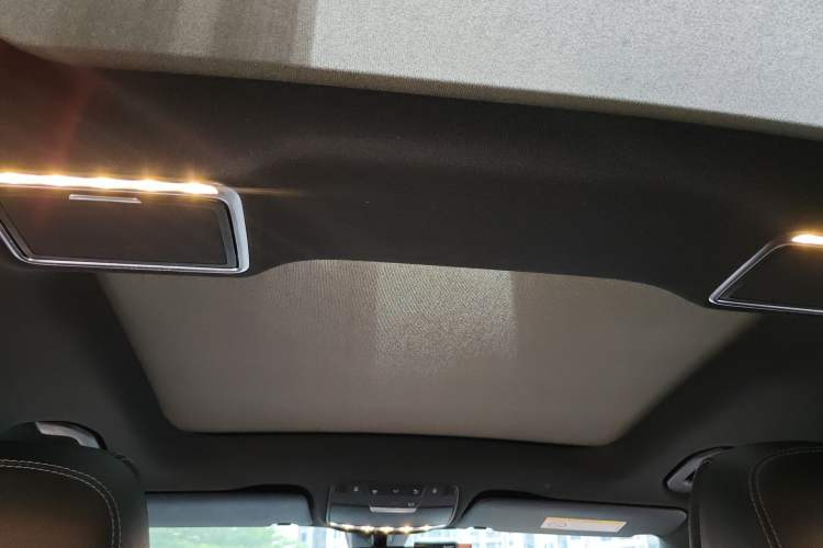 Used Mercedes-Benz GLC 2021 GLC 260 L 4MATIC Dynamic Edition Headliner