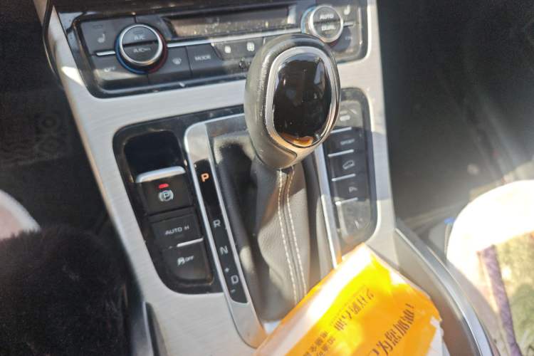 Used Geely Auto Emgrand X7 Sport 2018 1.8TD Automatic Two-Wheel Drive Smart Connect 4G Internet Edition