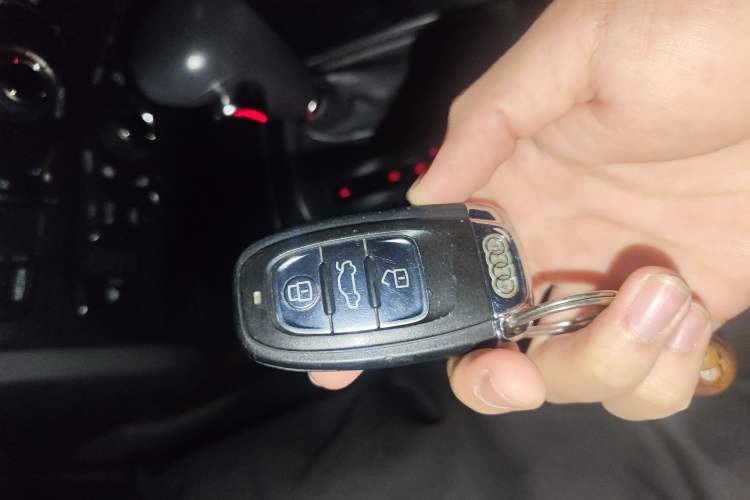 Used Audi A4L 2012 2.0 TFSI automatic standard version