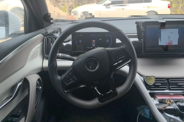 Used BYD Song Pro New Energy 2024 HONOR Edition DM-i 71KM Navigation Model
