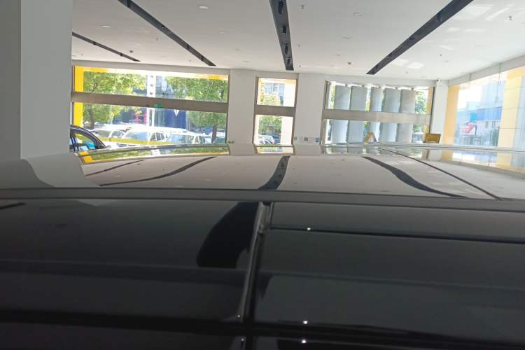 Used Geely Galaxy LEVC L380 2024 140-Degree 6-Seater All-Wheel-Drive Ultra