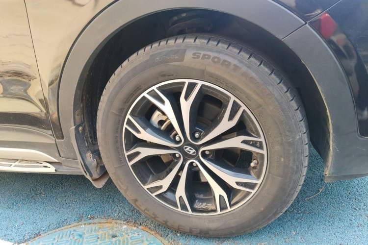 Used Hyundai Santa Fe 2017 2.4L Automatic Two-Wheel Drive Smart Version 5 Seats