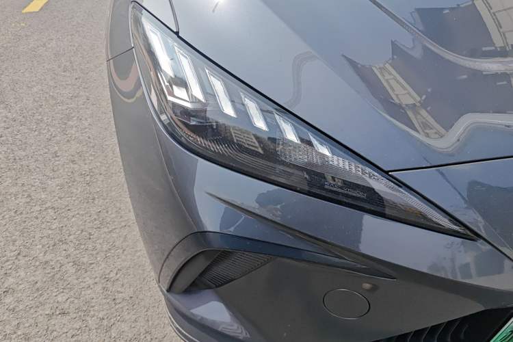 Used MG 4 EV 2022 425 km Luxury Edition Right Front Headlight