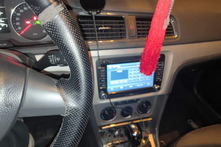 Used Volkswagen Lavida 2013 Restyled Classic 1.6L Automatic Comfort Edition Audio And AC Panel