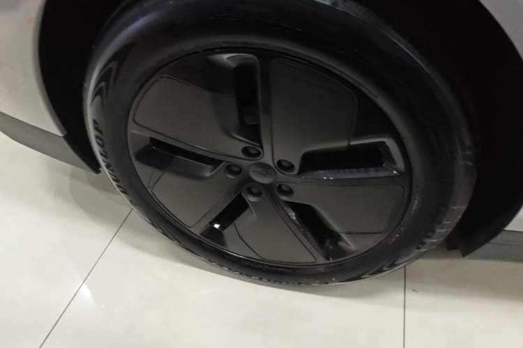 Used Li Auto i6 2025 Model Two-Wheel-Drive Standard Type Exterior 5