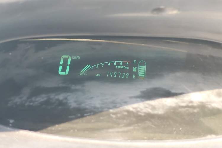 Used Geely Auto Golden Eagle 2011 Cross 1.5L Manual Standard VVT Odometer Close Up