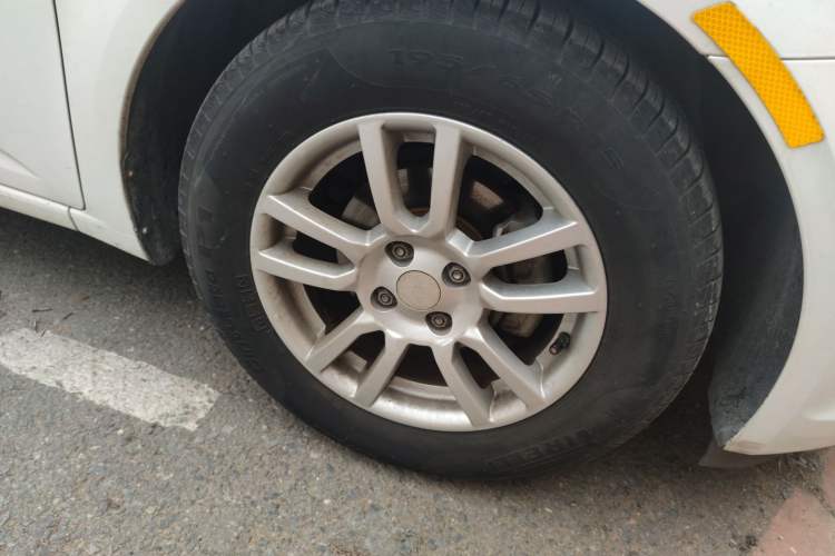 Used Chevrolet Aveo Sonic 2013 Sedan 1.4L Automatic with Sunroof