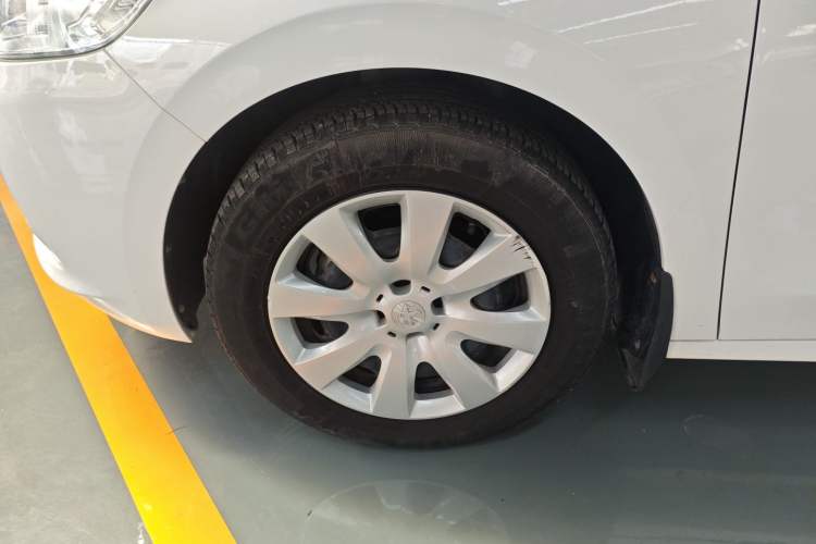 Used Peugeot 301 2016 1.6L Manual Comfort Edition Left Front Wheel Hub