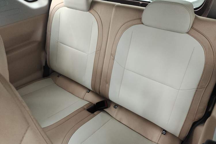 Used Geely Galaxy Panda 2024 Panda Mini 200km Endurance Bear Left Rear Seat