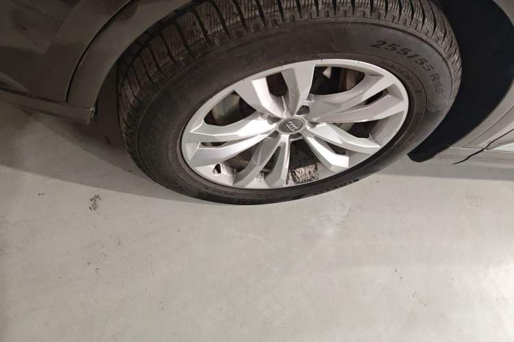 Used Audi Q7 2016 45 TFSI Technology Edition Left Front Wheel Hub