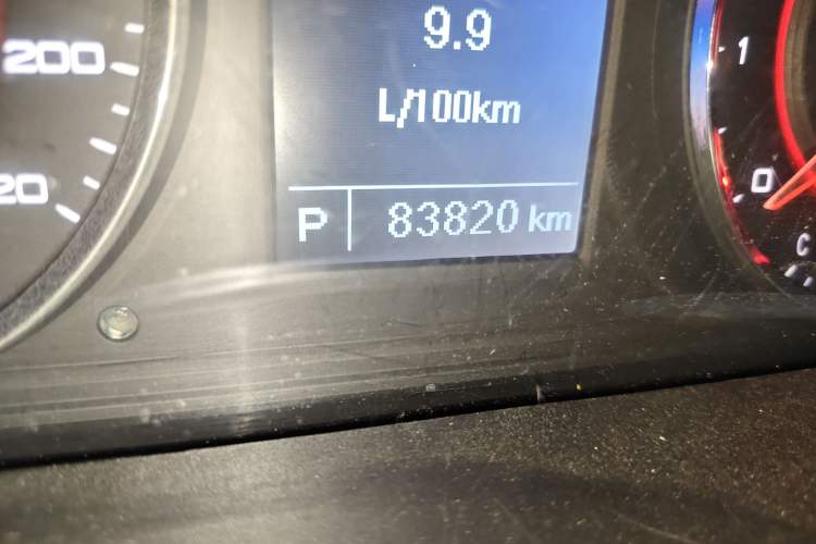 Used SAIC MAXUS G10 2016 2.0T Automatic Elite Edition Odometer Close Up