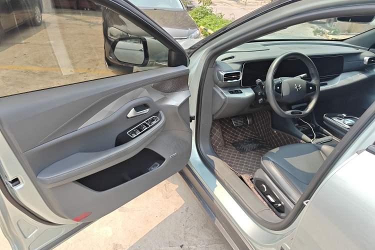 Used ARCFOX Alpha S 2022 525S 160kW Driver Seat