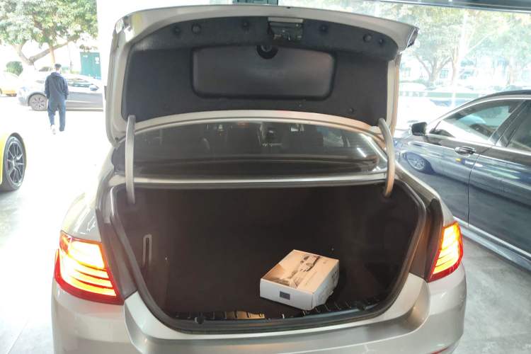 Used BMW 5 Series 2014 525Li Leading Model