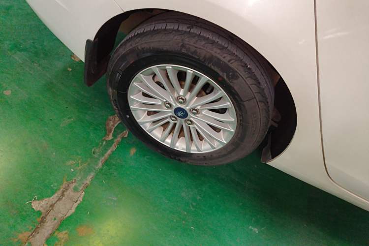 Used Ford Escort 2015 1.5L Manual Comfort Model Right Rear Wheel Hub