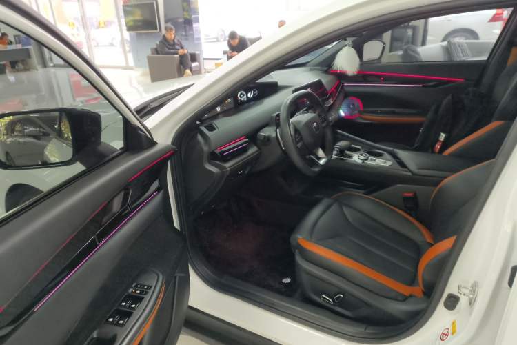 Used CHANGAN UNI-V 2023 1.5T Prestige Model