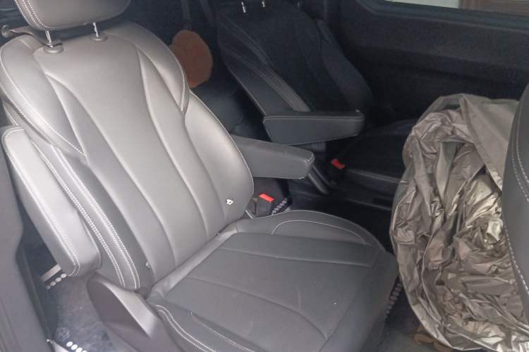 Used SAIC MAXUS G10 2023 2.0T Manual Multi-Function Version Diesel 7 Seats
