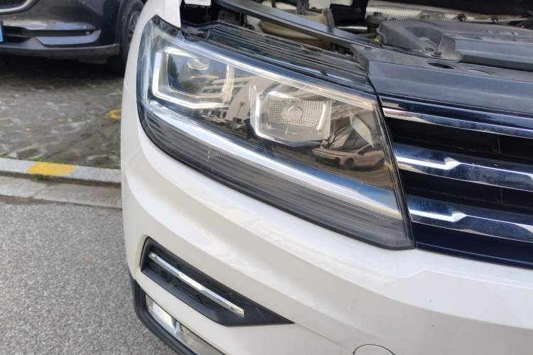 Used Volkswagen Tiguan L 2019 330TSI Automatic Two-Wheel Drive Smart Luxury Version China V Emission Standard
