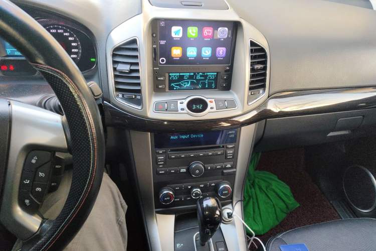 Used Chevrolet Captiva 2017 2.4L 4x4 Flagship Edition 7-Seater Audio And AC Panel