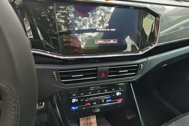 Used Volkswagen Tayron 2020 330TSI Two-Wheel Drive Luxury Connected Pro Edition Audio And AC Panel