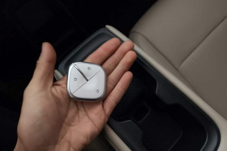 Used Wuling Bingo PLUS 2024 510 km Flagship Edition Four-Seater Version Vehicle Key