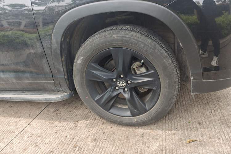 Used Toyota Highlander 2018 2.0T Four-Wheel Drive Knight Edition 7 Seats China VI Standard Right Front Wheel Hub