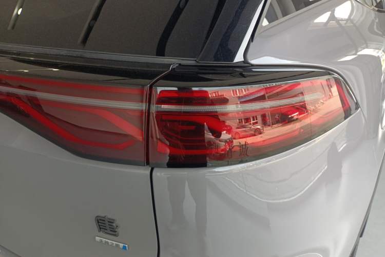 Used BYD Tang New Energy 2025 Intelligent Driving Version DM-i 115KM Flagship Edition Right Rear Taillight