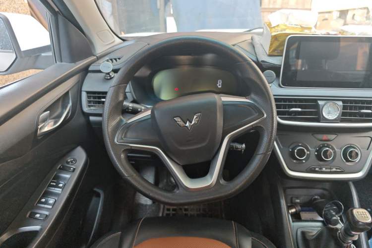 Used Wuling Hongguang S3 2018 1.5L Manual Comfort Model China V Standard
