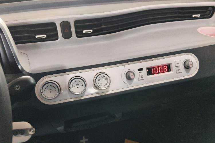 Used Wuling Hongguang MINIEV 2022 Macaron Premium Model – Lithium Iron Phosphate Audio And AC Panel
