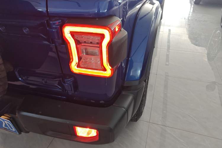 Used Jeep Wrangler 2018 2.0T Sahara Four-Door Edition
