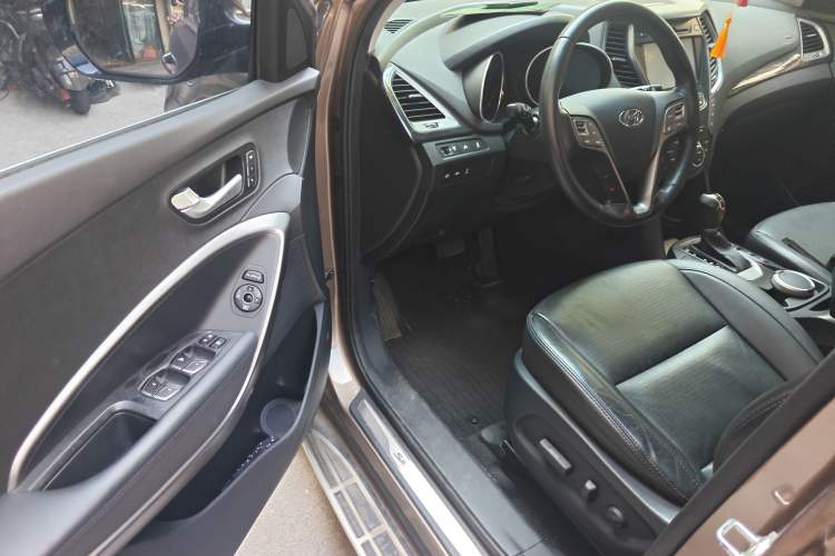 Used Hyundai Santa Fe 2013 Revised Version 2.0T Automatic All-Wheel Drive Top-Tier Trim