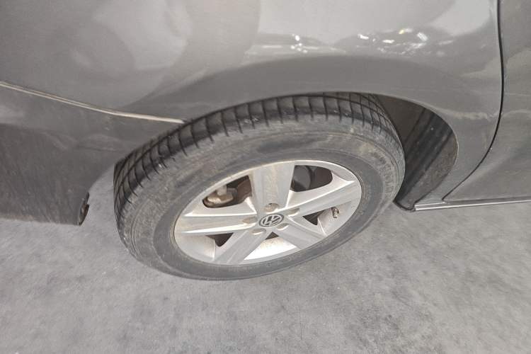 Used Volkswagen Bora 2013 1.6L Manual Fashion Edition Right Rear Wheel Hub