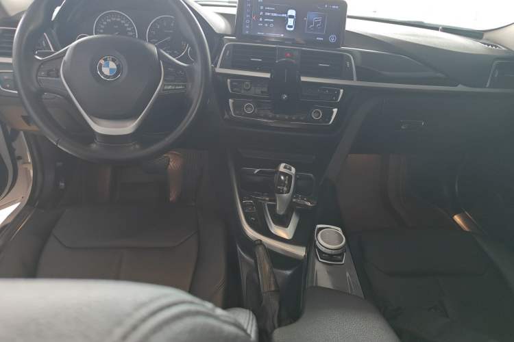 Used BMW 3 Series 2016 316Li Fashion Model
