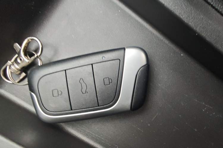 Used Chery QQ Little Ant 2024 Revised Version Youth Edition 251 km True Love Edition 25.05 kWh Vehicle Key