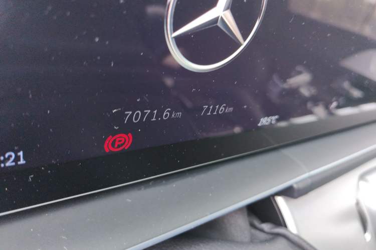 Used Mercedes-Benz GLE Coupe 2024 GLE 350 4MATIC Coupe SUV Fashion Model Odometer Close Up