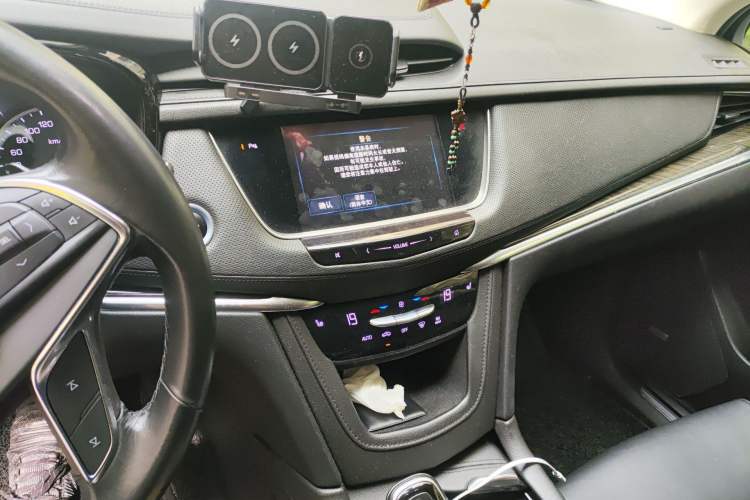 Used Cadillac XT5 2018 25T Luxury Model Audio And AC Panel