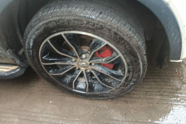 Used FAW Senya R7 2016 1.6L Manual Luxury Model Right Front Wheel Hub