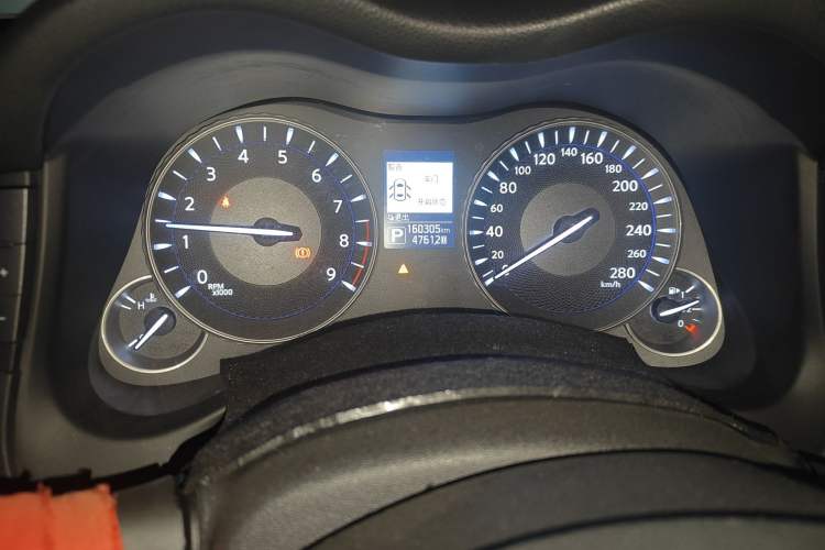 Used Infiniti Q70 2015 Q70L 2.5L Enjoyment Edition Odometer Close Up