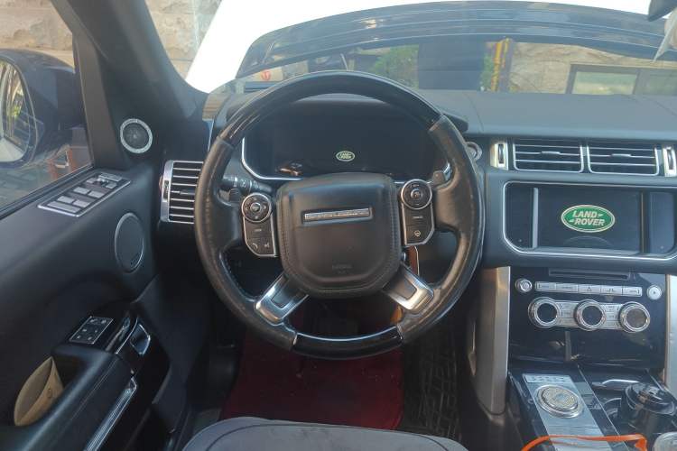 Used Land Rover Range 2015 3.0 TDV6 Vogue Steering Wheel