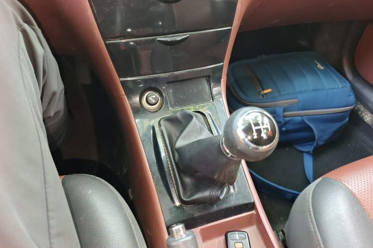 Used BYD F3 2012 Energy-Saving Model 1.5L Manual Comfort Version Gear Lever