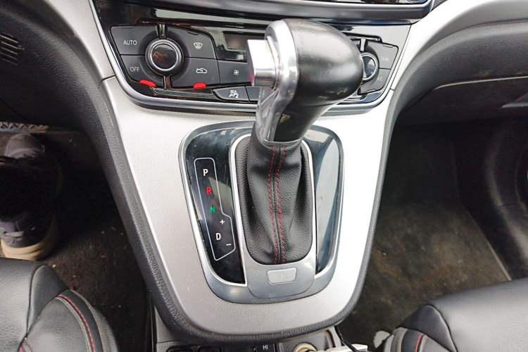 Used Haval H6 2015 Sport Edition 1.5T Automatic Two-Wheel Drive Luxury Model Gear Lever