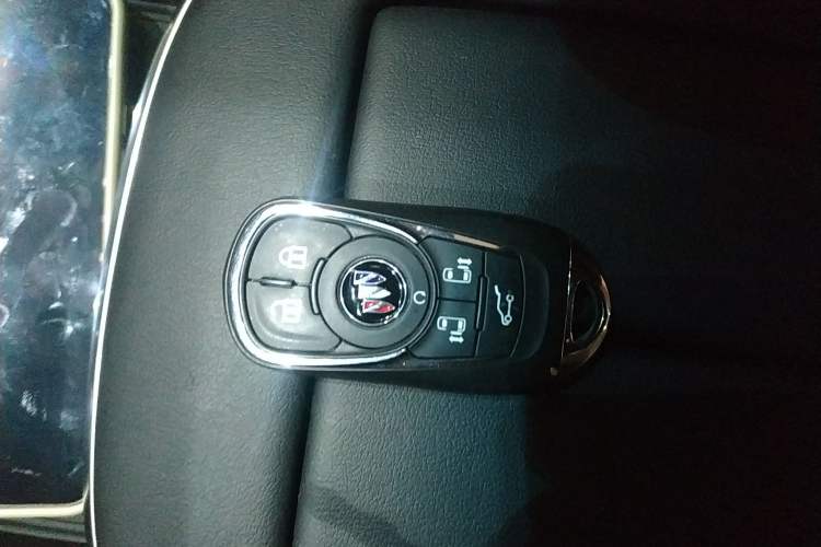 Used Buick GL8 2021 ES Landtrek 653T Luxury Model
