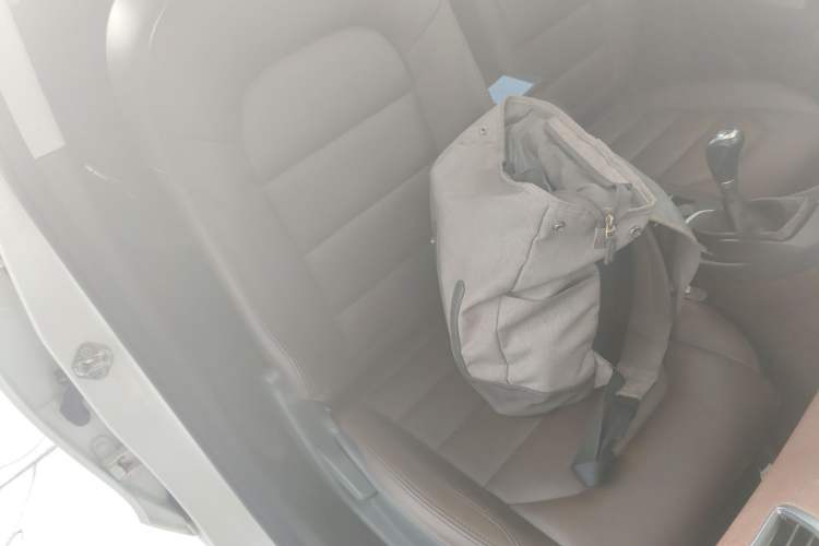 Used Haima V70 2016 2.0L Manual - Comfort Edition 6 Seats
