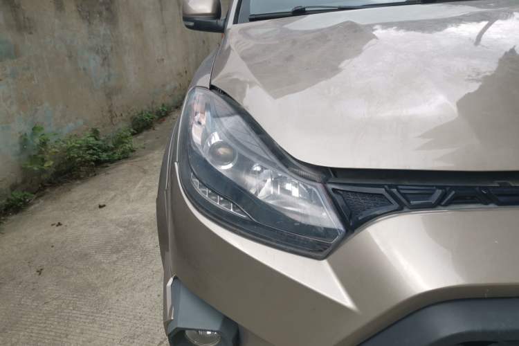 Used JMC Yuhu 5 2019 2.0T Classic Edition Diesel Automatic 2WD LX Long Wheelbase JX4D24A5L