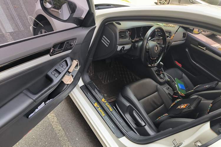 Used Volkswagen Sagitar 2017 230TSI Automatic Comfort Version
