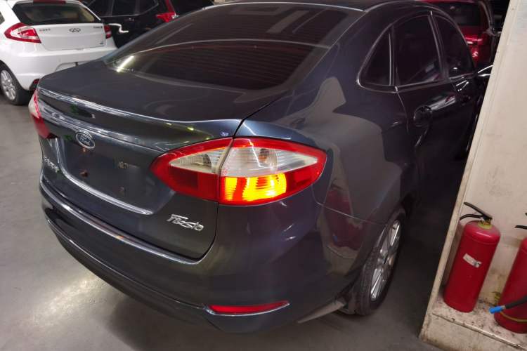 Used Ford Fiesta 2013 Sedan 1.5L Automatic Fashion Edition
